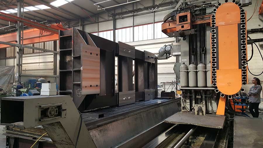 Multifunctional cutting machine
