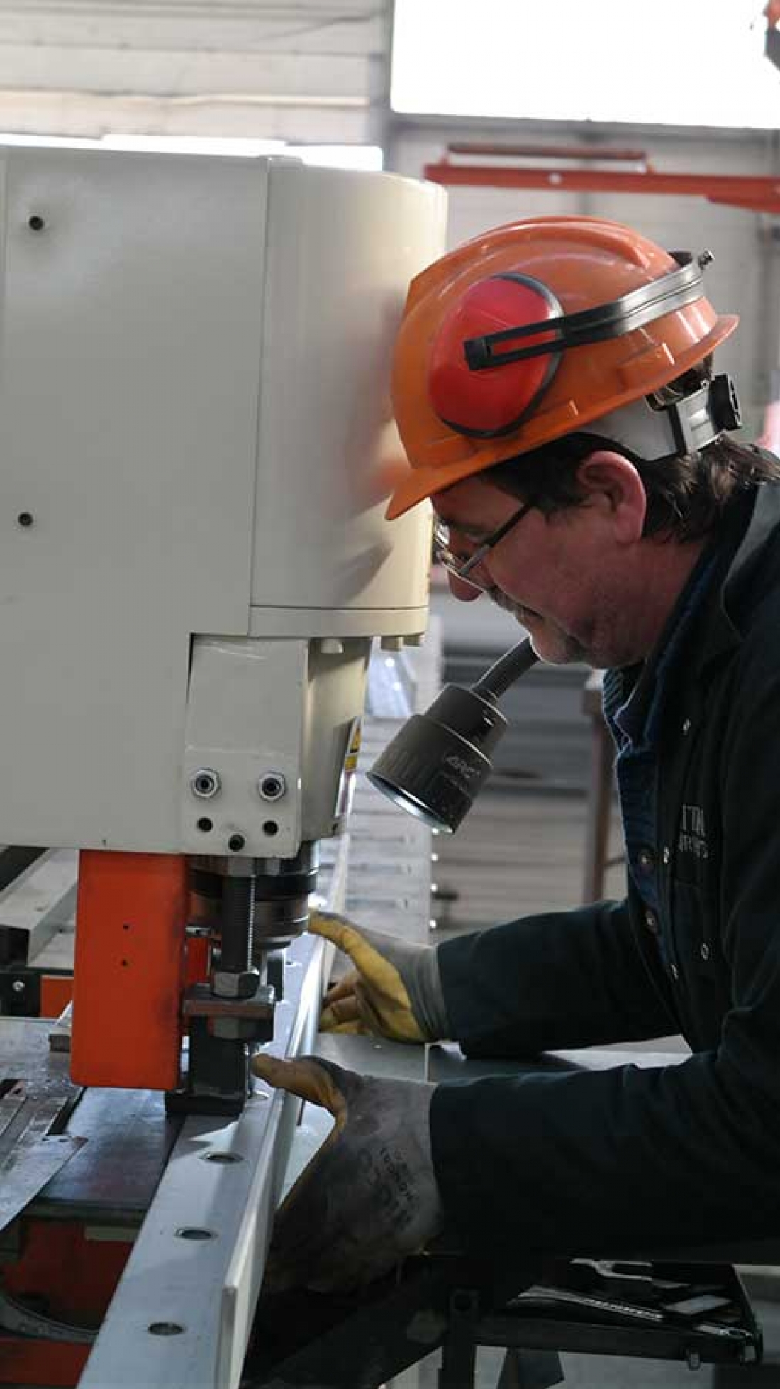 Drilling holes machine