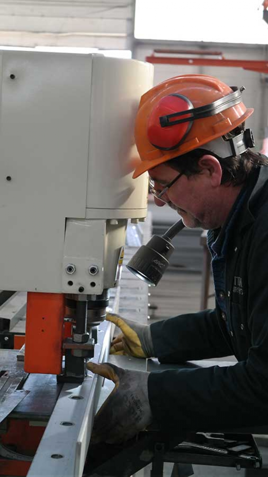 Drilling holes machine